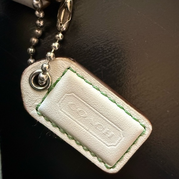 COACH vintage “Hamptons” crossbody nylon with leather trim. - Picture 3 of 9